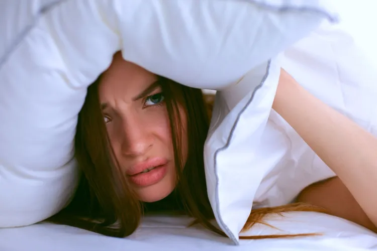 Cluj: Afiș pe casa scării pentru vecinii care fac amor gălăgios: ”Urlă de plăcere de trezesc și morții” - FOTO