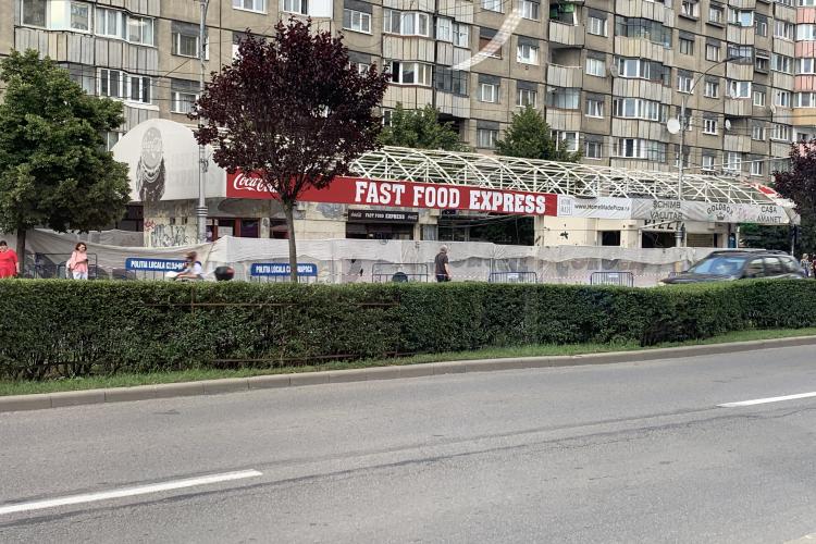 Se demolează, probabil, cea mai SINISTRĂ stație de autobuz din Cluj-Napoca - FOTO