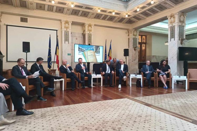 Lideri politici PSD-PNL s-au reunit pe ASCUNS la Cluj pentru o dezbatere despre revizuirea Constituției. Jurnaliștii clujeni protestează!