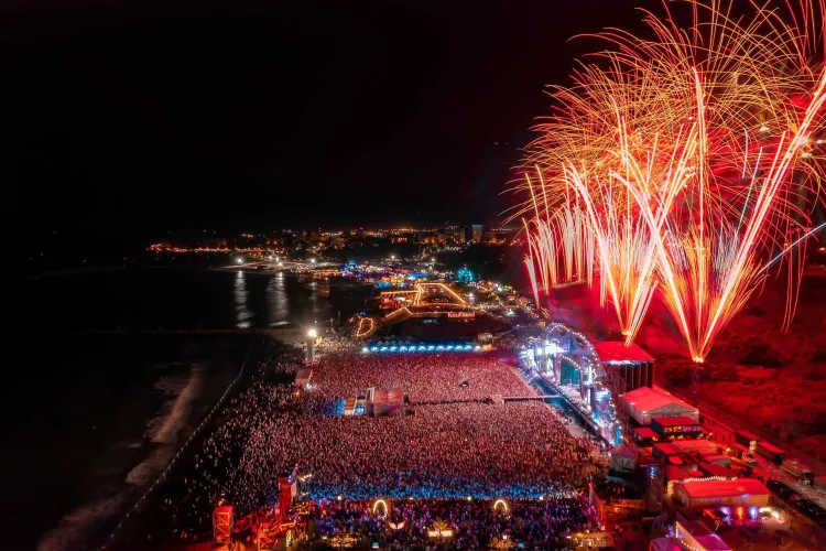 Manele la Neversea! Tinerii s-au distrat la maxim și vor manele și la Untold 2023 - VIDEO