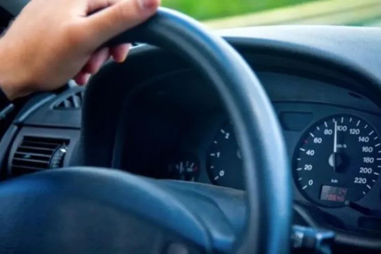 Inconștient fără permis, la volan prin Florești. Nici nu știe bine semnele și regulile de circulație, dar conduce prin trafic