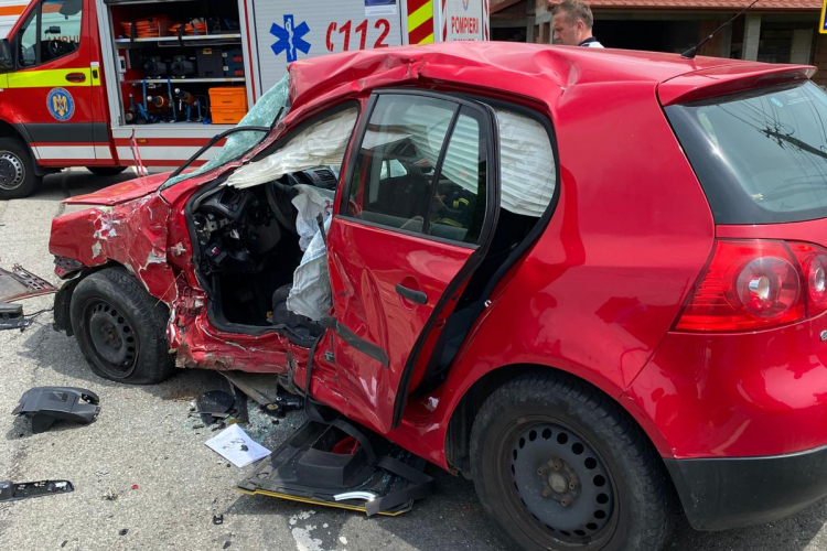 Accident mortal la Dej! O mașină condusă de un șofer de 84 de ani a intrat sub un TIR - FOTO
