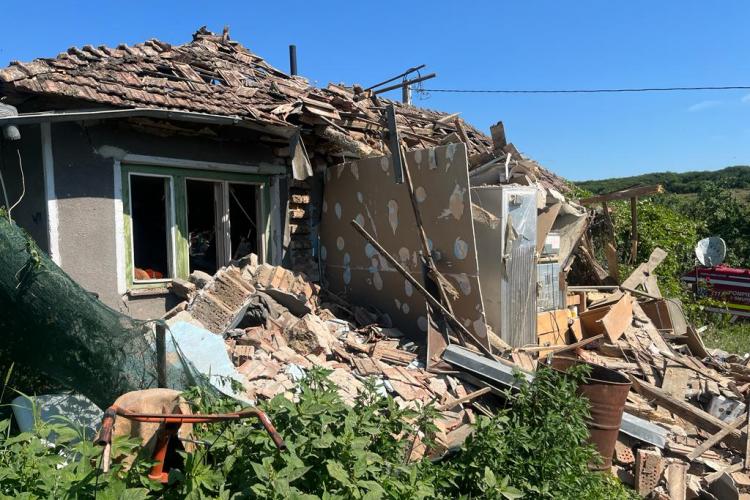 Cluj: Casă spulberată de o explozie. Doi oameni au fost evacuați - FOTO și VIDEO