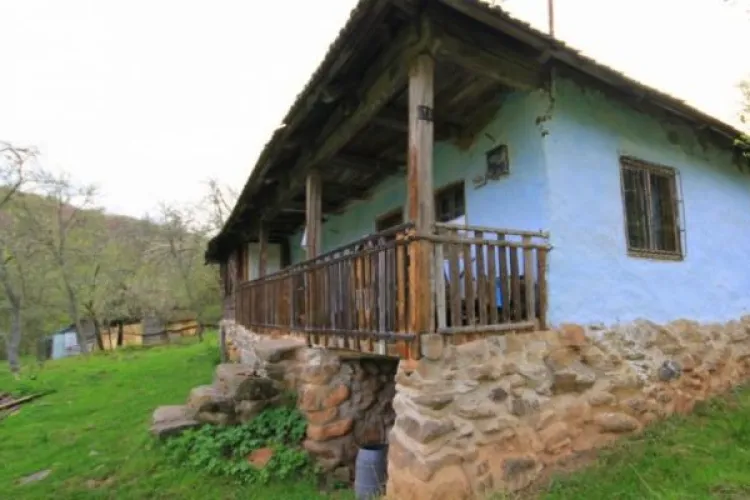 Cinste lui! Un ardelean a cumpărat satul bunicilor săi ca să îl salveze