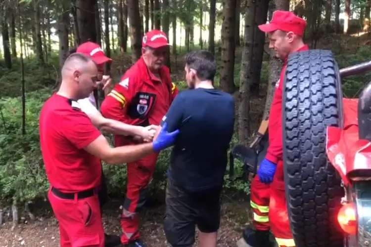 Clujean rupt de beat, salvat de salvamontiști. Avea piciorul fracturat - VIDEO și FOTO
