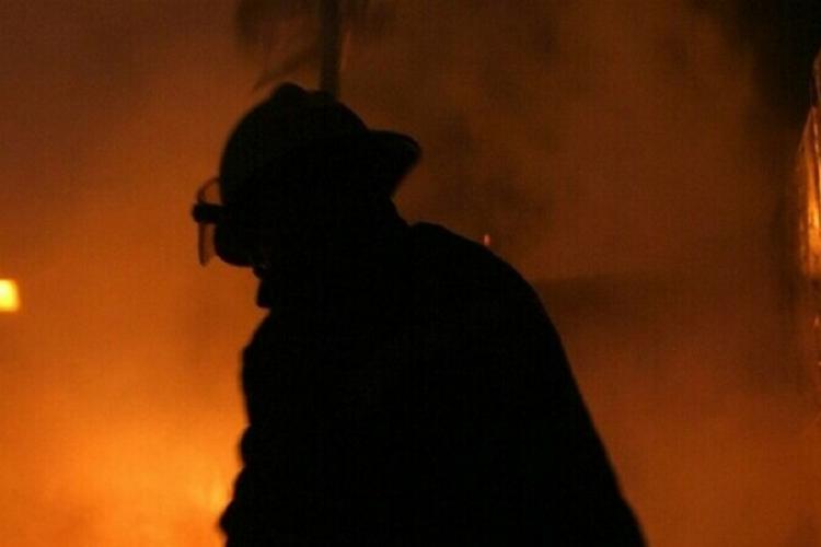 Cluj: O mașină a luat foc pe o stradă din cartierul Grigorescu
