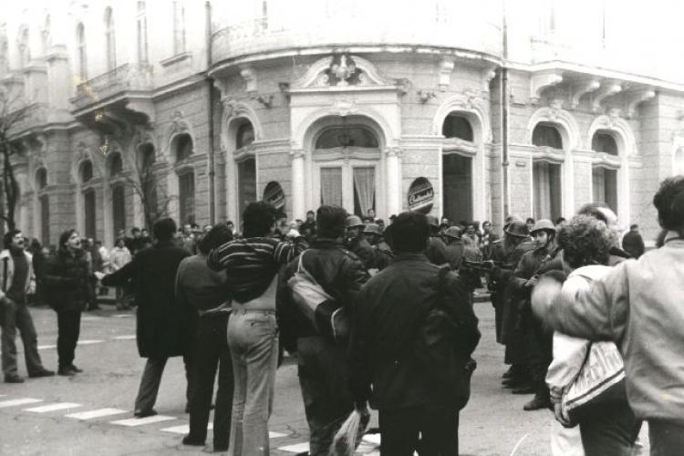 ”Trageți, am o singură inimă!” - Tur ghidat la împlinirea a 30 de ani de la moartea lui Călin Nemeș, eroul Revoluției de la Cluj - FOTO