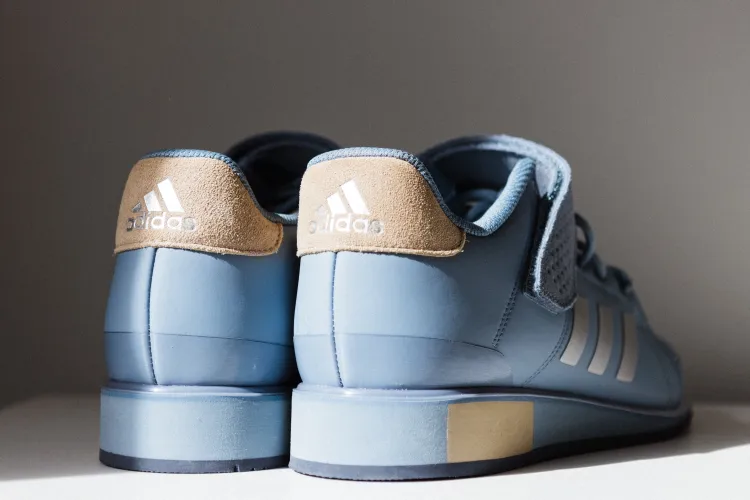 Pantofi sport vânduți pentru o avere pe internet. Vezi cum arată pantofii de 16 milioane de dolari FOTO