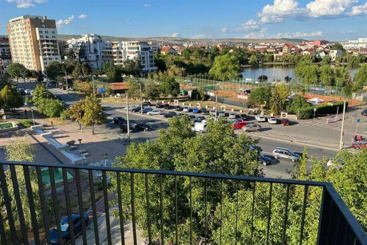 Proprietarii clujeni, pe urmele agenților imobiliari. Umflă prețurile până la nesimțire, aproape 1000 de euro pentru un apartament în zona Iulius Mall
