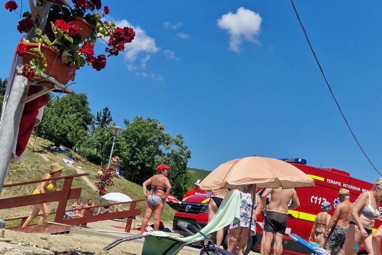 Un bărbat a murit la Băile Cojocna, în timp ce făcea baie în lacul 2: Nu era salvamar! - FOTO