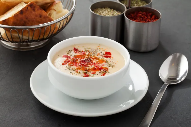 Cât munceşte un român pentru meniul zilei. Judecătorii, primarii de comună și IT-iștii, printre românii care lucrează cel mai puțin