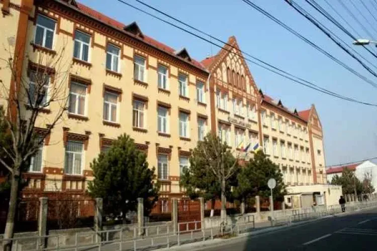 Topul liceelor din Cluj, după media de admitere! La două licee a fost bătaie mare. Mate-info Avram și Racoviță au avut cea mai mare medie