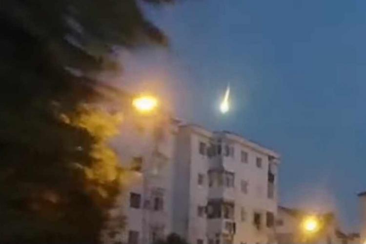 Meteorit observat deasupra României! Salvamontiștii din Hunedoara au dat alerta, crezând că este un avion prăbușit