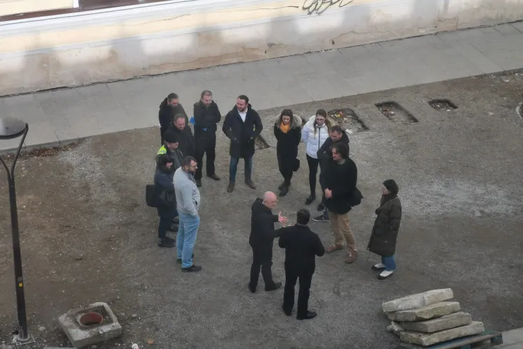 Boc și ”specialiștii” au lăsat Biblioteca Academiei fără curent, internet și gaz. Aceasta e o lucrare simplă, dar urmează Metroul: ”Țineți-vă bine!”