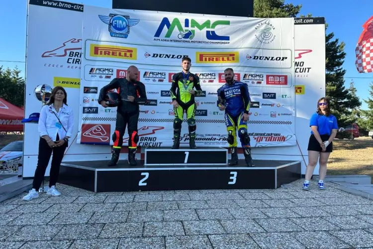 Un clujean de 20 de ani, primul român care a câștigat o cursă în cadrul Campionatului European de Motociclism Viteză - FOTO