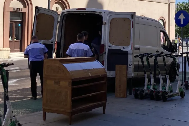 Clujean, amendat pentru că muta mobilă în Centrul orașului - FOTO