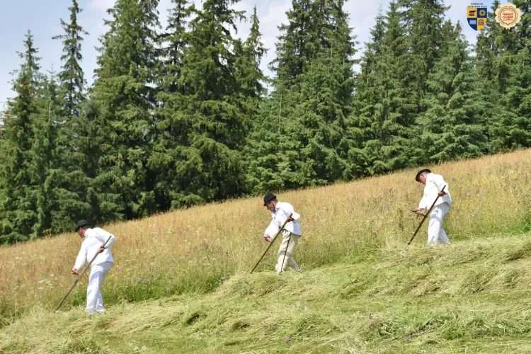 Cositul la Mărișel era pe vremuri VITAL pentru supraviețuirea peste iarnă. Imagini pline de nostalgie - VIDEO 