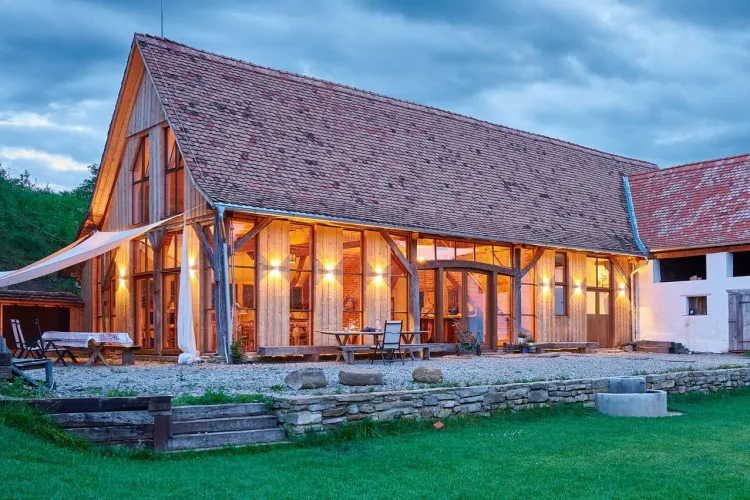 Povestea unui cuplu de germani care s-a stabilit într-un loc minunat din Ardeal - FOTO