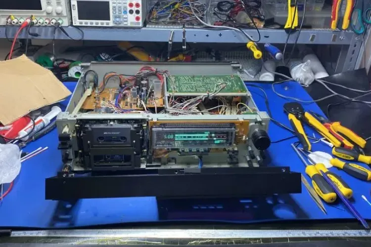 Râzi cu electricianul Mihai: ”Îmi trebuie ÎN NOAPTEA ASTA că am nuntă, BoSS”: de la 1400 lei” / ”Aparat aruncat de nevasta după tine: de la 1.230 lei”