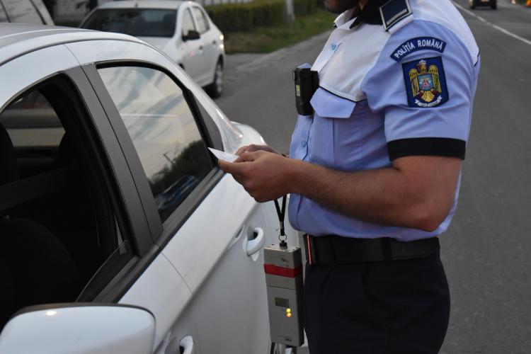 Șoferiță beată turtă, de numai 35 de ani, a produs un grav accident în Sălicea, comuna Ciurila