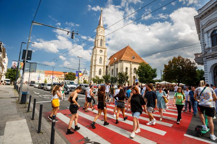 Un important dealer de droguri din Cluj-Napoca, prins în flagrant de DIICOT! A încercat să vândă substanțe psihoactive participanților la festival - VIDEO