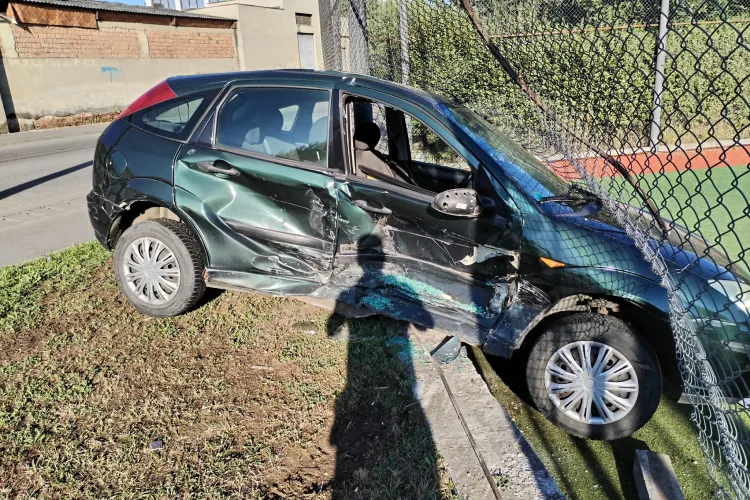 Cluj - Un bombardier cu Mercedes a spulberat o mașină pe lângă Tăietura Turcului și a fugit - VIDEO