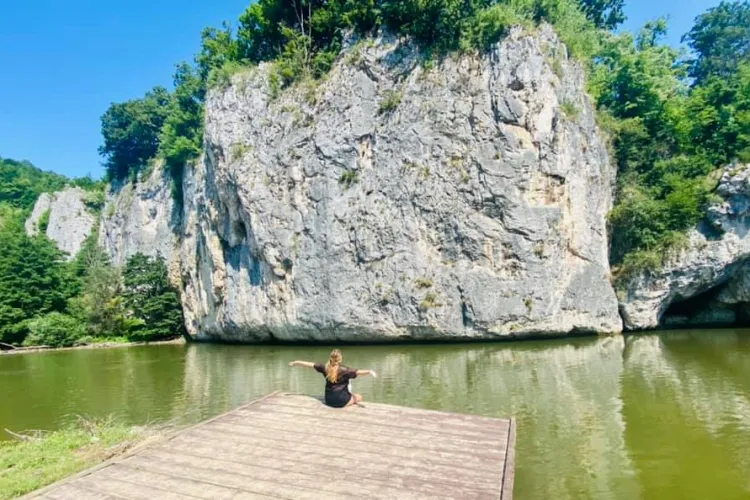 Plaja din Apuseni săpată în inima munților, care rivalizează cu cele din Thailanda sau Bali - FOTO