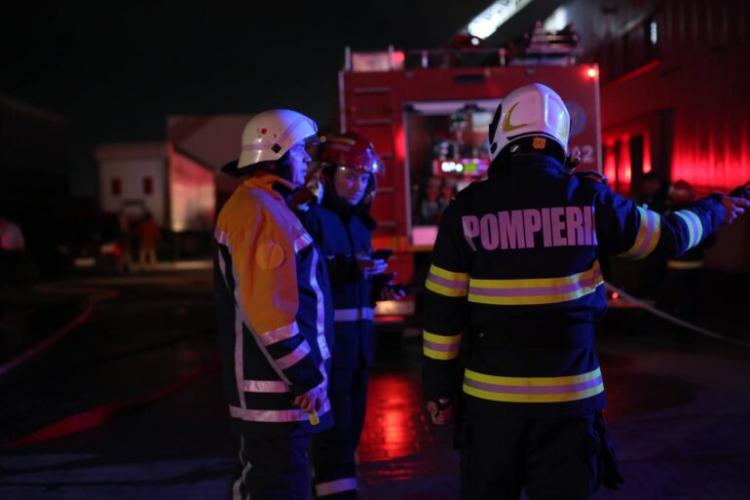 Incendiu la un atelier de mobilă din Jucu, județul Cluj