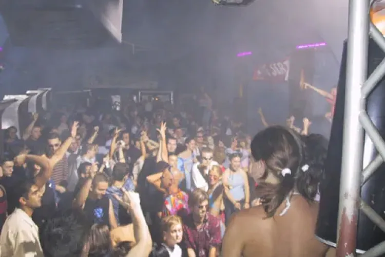 Hully - Gully, discoteca discotecilor din Clujul anului 90. Ce amintiri aveți de acolo - FOTO