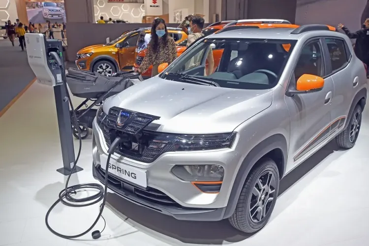 Sfaturile unui ardelean care s-a dus la Eforie cu Dacia Spring: ”Aveți grijă la depășiri!”