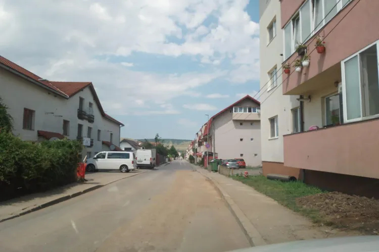 Primarul din Florești, Bogdan Pivariu, îi urechează pe cei de la gaz și deschide traficul rutier și de autobuze pe strada Cetății - FOTO