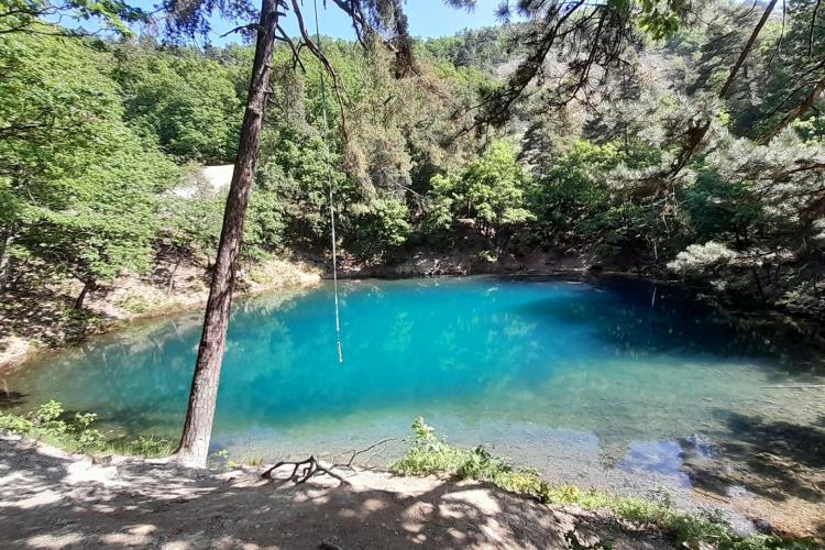 Lacul din România care își schimbă culoarea în funcție de anotimp. Este unic în Europa! - FOTO