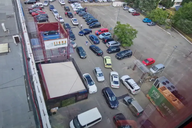 Haos în parcare la Lidl Sigma Center, din Zorilor! Șoferii acuză zgârcenia celor care administrează centrul comercial - VIDEO