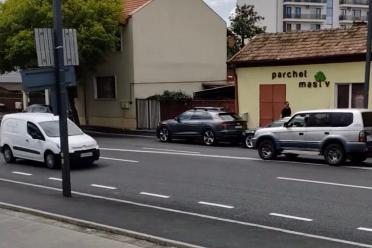 Marcaje din Cluj trasate incorect pe Uzinei Electrice. Șoferii se plâng că trebuie să meargă pe interzis - VIDEO