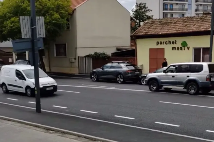 Marcaje din Cluj trasate incorect pe Uzinei Electrice. Șoferii se plâng că trebuie să meargă pe interzis - VIDEO
