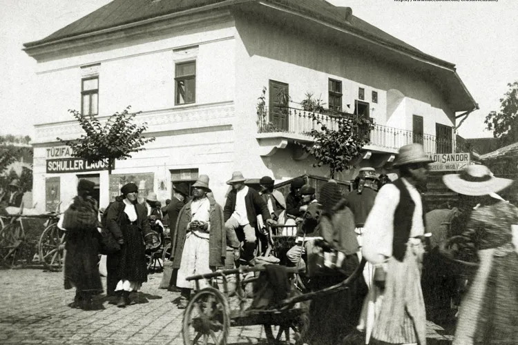 Zi de târg la Cluj, în 1908! Cine știe unde e făcută fotografia? - FOTO