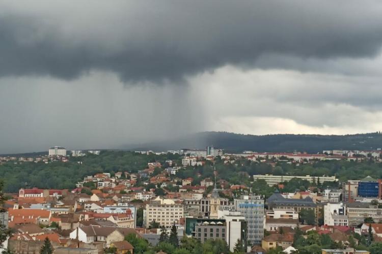 COD GALBEN de furtuni în Cluj. Ploi torențiale, grindină și vijelii până duminică dimineață, anunță meteorologii