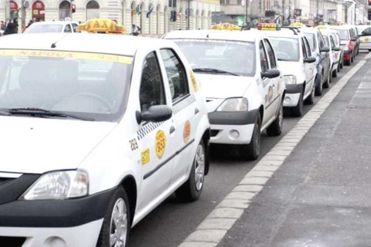 Taximetriștii clujeni acuză autoritățile locale pentru favorizarea concurenților de la ride-sharing: „Au închis standul de la Opera Maghiară”