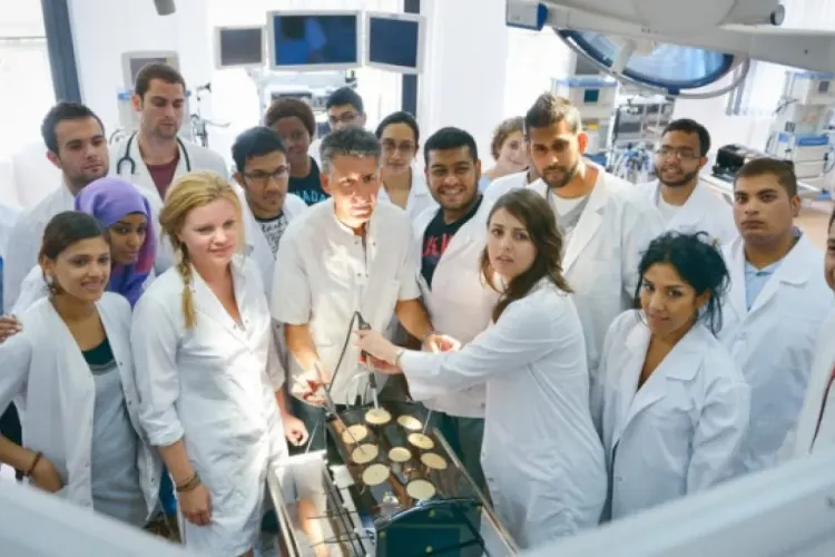 De ce admiterea la UMF Cluj e cea mai grea din țară. La Cluj se pune accent pe testare și întrebările nu sunt publice