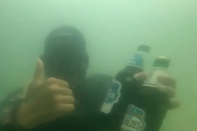 Berăria subacvatică din Ardeal, unică în lume! Au scufundat un bar întreg, pentru o experiență totală - VIDEO