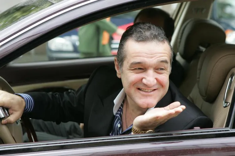 Limuzina lui Gigi Becali a fost avariata aseara de fanii Stelei, dupa infrangerea suferita in fata dinamovistilor!