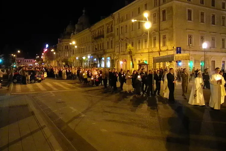 Slujba de Inviere la Biserica "Sfantul Mihail" din Cluj Napoca! VEZI VIDEO si FOTO