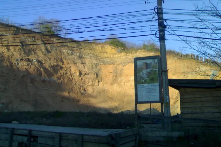 Tinerii liberali cer stabilizarea versantului de pe Taietura Turcului - FOTO