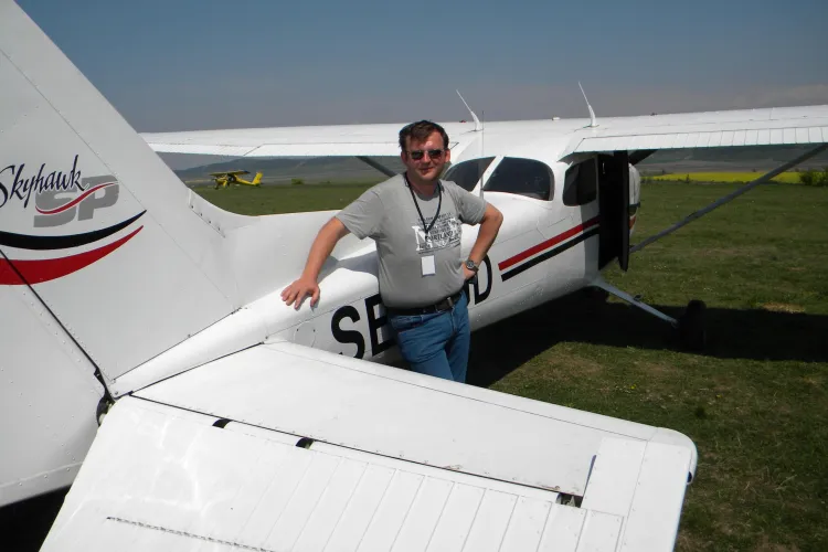 Intr-o tara fara autostrazi, un om de afaceri din Cluj se bazeaza mai mult pe avion, decat pe masina - VIDEO si FOTO