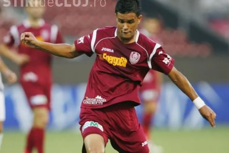 Rafael Bastos a aratat semne obscene spre suporteri la meciul cu Otelul! Vezi cum a comentat Minteuan VIDEO