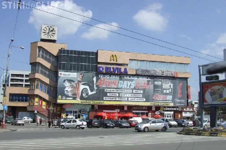 Lovita de o autoutilitara langa Hala Agroalimentara