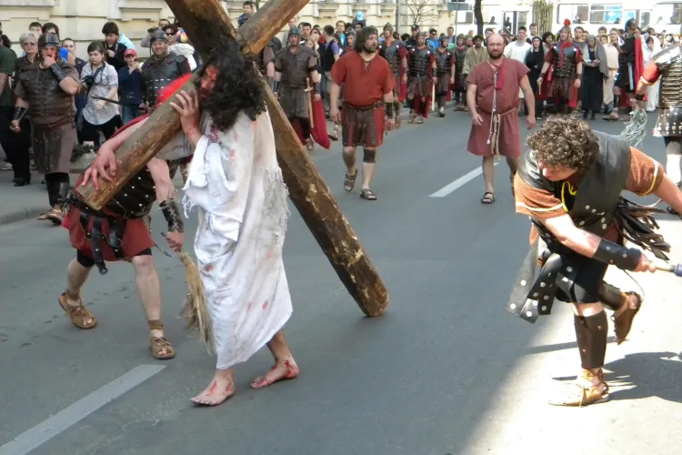 Drumul Crucii, pus in scena la Cluj de Asociatia crestina "Eclesia" - Galerie FOTO