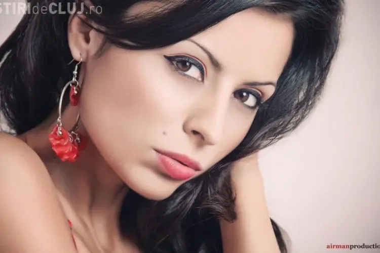 U Cluj are cele mai sexy fane! Flory Conea a pozat intr-un pictorial cu fularul U Cluj! VEZI FOTO