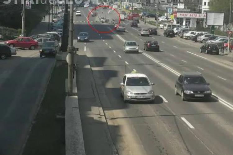 Instructorul auto care a spulberat un semafor si doua masini pe Calea Floresti a ramas fara permis - VIDEO