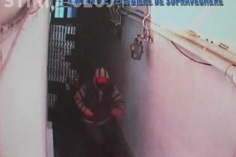 VIDEO - Tentativa de jaf la o casa de schimb valutar din Cluj Napoca! VEZI imagini CAMERE DE SUPRAVEGHERE